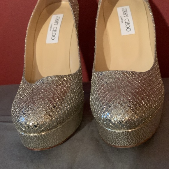 ABSOLUTELY GORGEOUS AUTHENTIC JIMMY CHOO, LONDON, GOLD SHIMMER material. - Picture 3 of 11